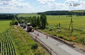 На дороге Мерефа - Змиев продолжается ремонт (ФОТО)