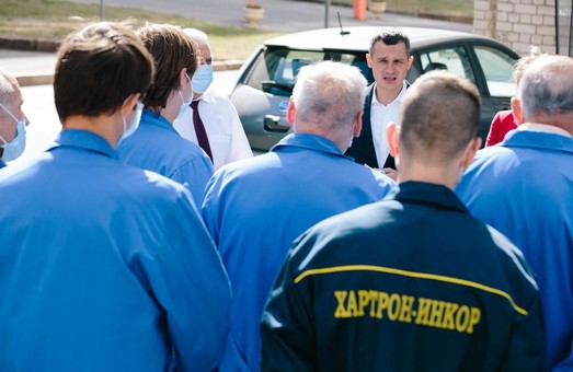 «Кремниевая», «силиконовая» или «харьковская»: Алексей Кучер посетил завод «Хартрон»