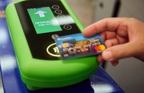 Харьковчане смогут оплатить проезд в метро банковской картой