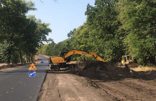 Продолжается ремонт дороги Чугуев – Печенеги – Великий Бурлук (ФОТО)