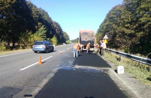 На дорогах Харьковщины продолжается ямочный ремонт (ФОТО)