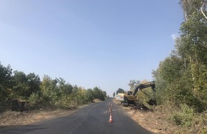 Продолжается ремонт дороги Мерефа-Змеев (ФОТО)