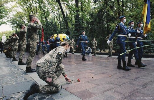 В Харькове простились с Виталием Вильховым, погибшим в результате падения самолета Ан-26