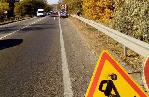 На дорогах Харьковщины продолжается ямочный ремонт: отчет САД за неделю (ФОТО)