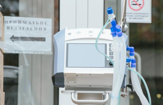 Железнодорожным больницам, которые будут принимать больных с COVID-19, передали аппараты ИВЛ и средства защиты
