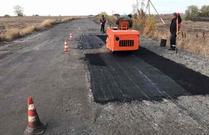 На дорогах Харьковщины продолжается ямочный ремонт: отчет САД за неделю (ФОТО)