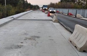 Ремонт моста возле Безлюдовки: что сделано за месяц (ФОТО)