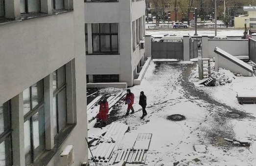 В Харькове из окна Госпрома выпала женщина