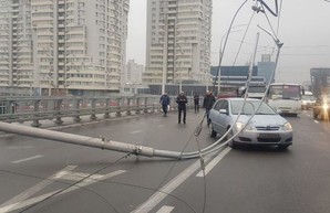 Подрядчик «уставшего» Шулявского моста: киевляне сами виноваты в падении столбов