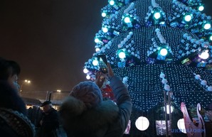 В Харькове новогоднюю елку открыли без помпы