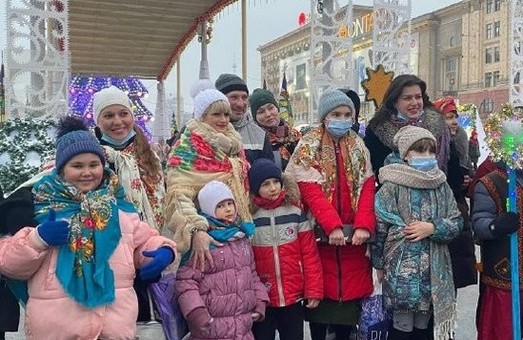 «Вертеп-фест 2021» открылся передачей Вифлеемского огня мира в Харькове
