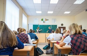 Учителям в Украине повысили зарплаты