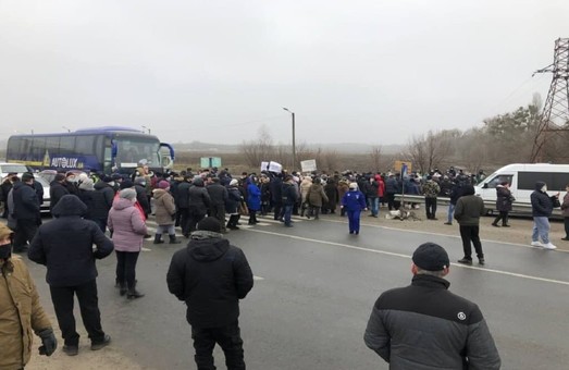 Недовольные тарифами на газ перекрыли трассу Киев-Харьков