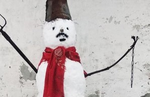 В Беларуси мужчину судят из-за «усатого» снеговика
