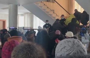 Это вам не Капитолий. В Житомире мирно захватили облсовет