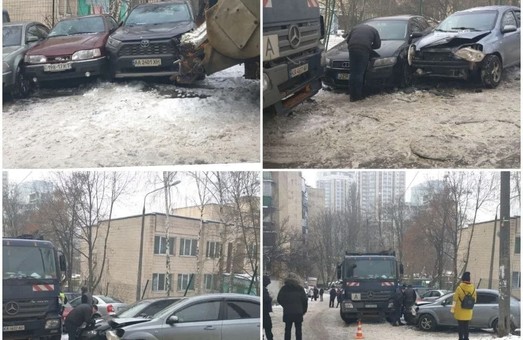 В Киеве мусоровоз протаранил 9 автомобилей