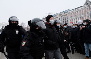 Возле посольства РФ произошли стычки с полицией