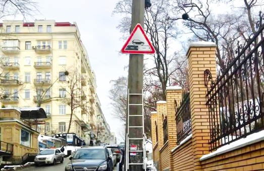 У Кличко придумали новые дорожные знаки и уже их установили