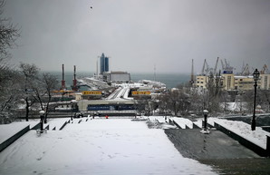 В Одессе бушует снежный циклон (ВИДЕО)