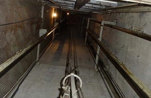 В столице строители провалились в шахту лифта. Есть погибшие