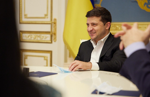 Украинским ученикам обещают по 10 тысяч гривен