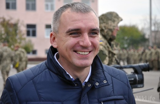 Мэр Николаева синхронно переводил депутатов, отказавшихся переходить на украинский. ВИДЕО