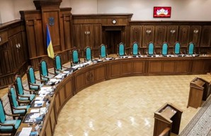 Судьи КСУ требуют от государства 1,3 млн грн, невыплаченных из-за карантина