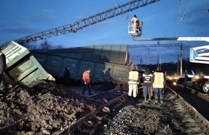 Железнодорожная авария в Днепропетровской области: под откос ушел грузовой состав (ФОТО)