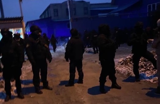 Борьба за харьковский завод линолеума «Алексвуд»: на чьей стороне полиция