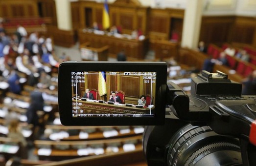 Корреспондентам NewsOne, “112 Украина” и ZiK и закрыли дверь в парламент