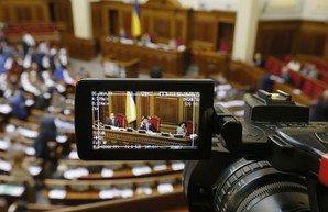 Корреспондентам NewsOne, “112 Украина” и ZiK и закрыли дверь в парламент