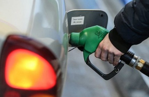 На украинских заправках взлетели цены на газ и бензин
