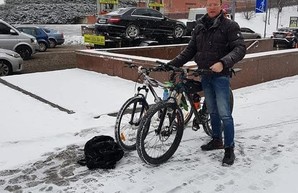 Обещанной вакцины нет, Степанов улетел в Индию