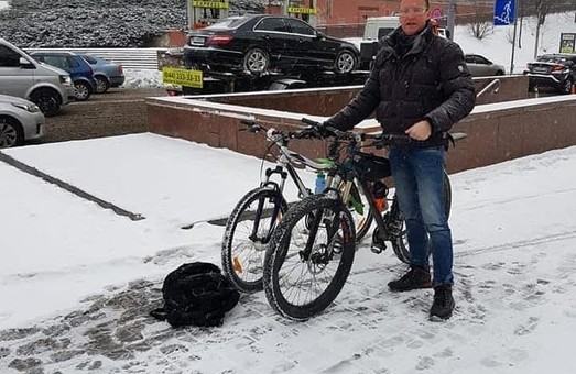 Возле НАБУ у нидерландского дипломата украли велосипед