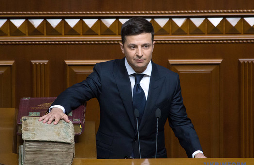 Большинство украинцев против второго срока Зеленского – соцопрос