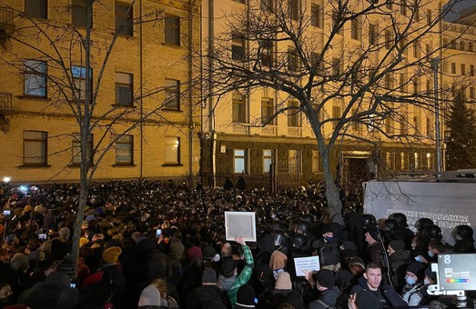 Митингующие на Банковой объявили о бессрочной акции протеста