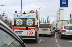 Киевские патрульные перекрыли движение ради спасения жизни роженицы