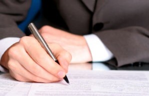 Чиновникам придется сдавать экзамен по украинскому языку