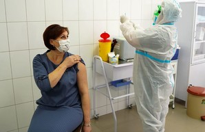 Записаться на вакцинацию с сегодняшнего дня можно через "Дію"
