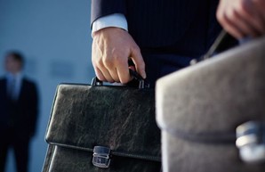 Двух украинских дипломатов в Польше поймали на контрабанде валюты, золота и сигарет