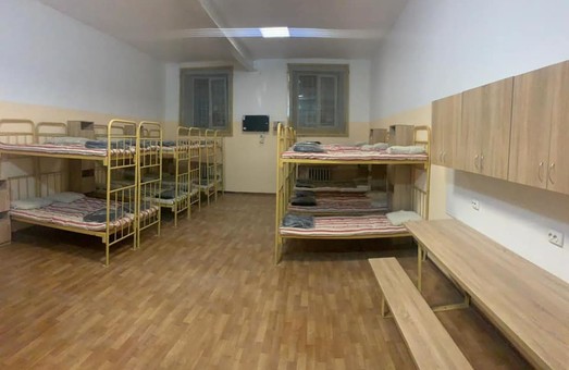 В камере Лукьяновского СИЗО сделали ремонт за 100 тысяч. Фото до/после