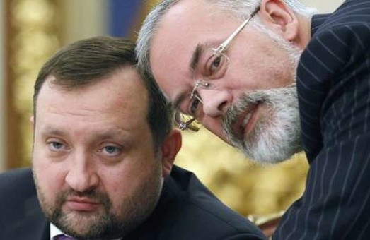 ЕС снял санкции против Арбузова и Табачника и продлил против Януковича