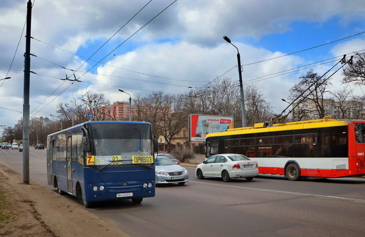 В Одессе убирают троллейбусы и автобусы с Ивановского моста (ВИДЕО)