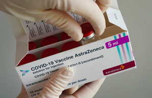 Украина не будет отказываться от вакцины AstraZeneca несмотря на массовый отказ стран