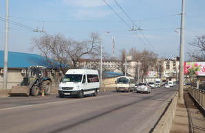 В Одессе закроют движение автобусов и троллейбусов на стратегически важном мосту (ВИДЕО)