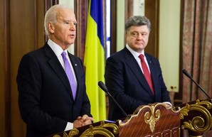 Порошенко поблагодарил Байдена, назвавшего Путина убийцей