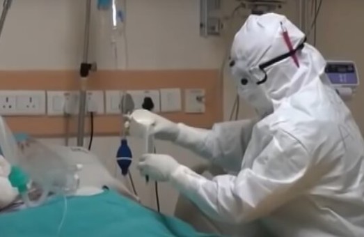 Медики спасли мальчика, у которого COVID-19 поразил 85% легких