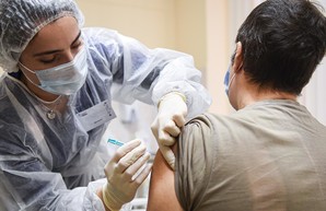 "Слуга народа" хочет уволить врачей за отказ от вакцинации CoviShield