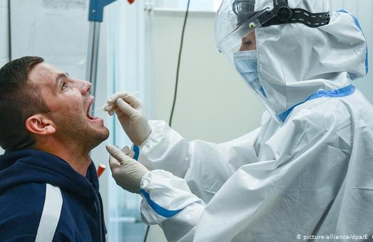 Большинство украинцев уверены, что коронавирус был создан искусственно