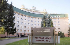 В Феофании людей массово прививали вакциной, предназначенной для медиков